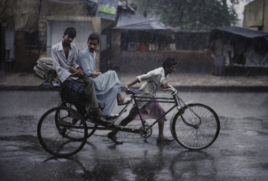 no-mad-india-steve-mccurry-monsoon - No-Mad