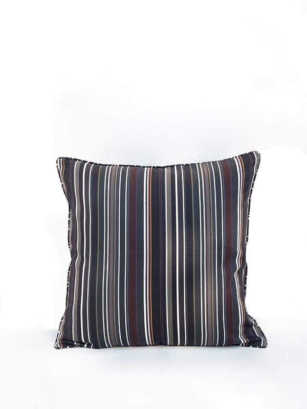 nomad-india-textiles-cushions-ojas-black-1