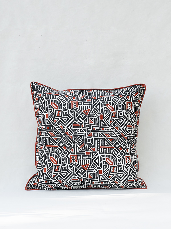 nomad-india-textiles-cushions-taro-black-terracotta-2