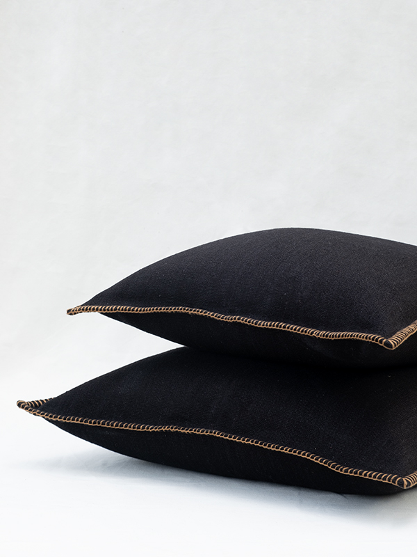 nomad-india-textiles-cushions-prakrit-black-1