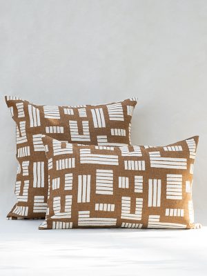 nomad-india-textiles-cushion-anvaya-tobacco-1