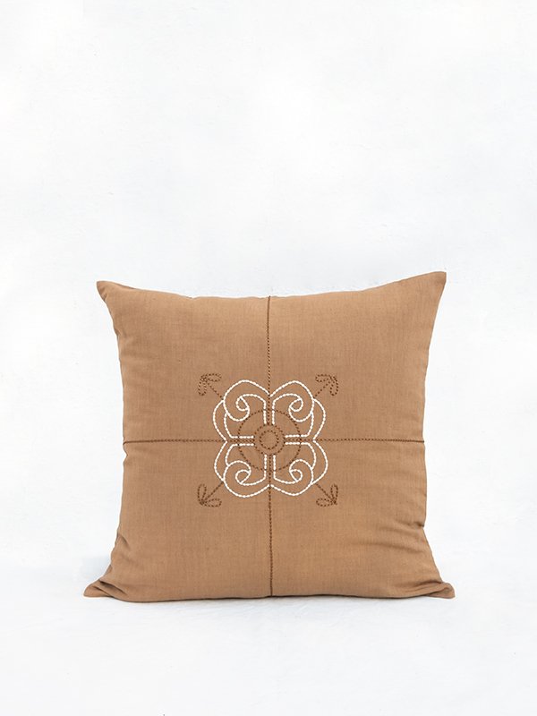 nomad-india-textiles-cushion-adhyaru-tobacco-ivory-1